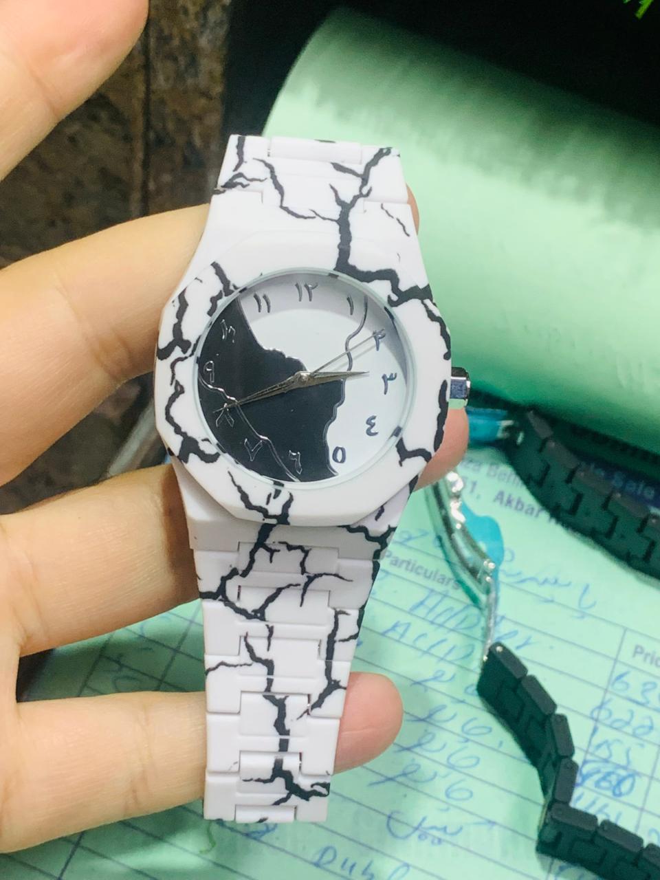 Minimalist Octagonal Watch – Arabic Dial Luxury Style