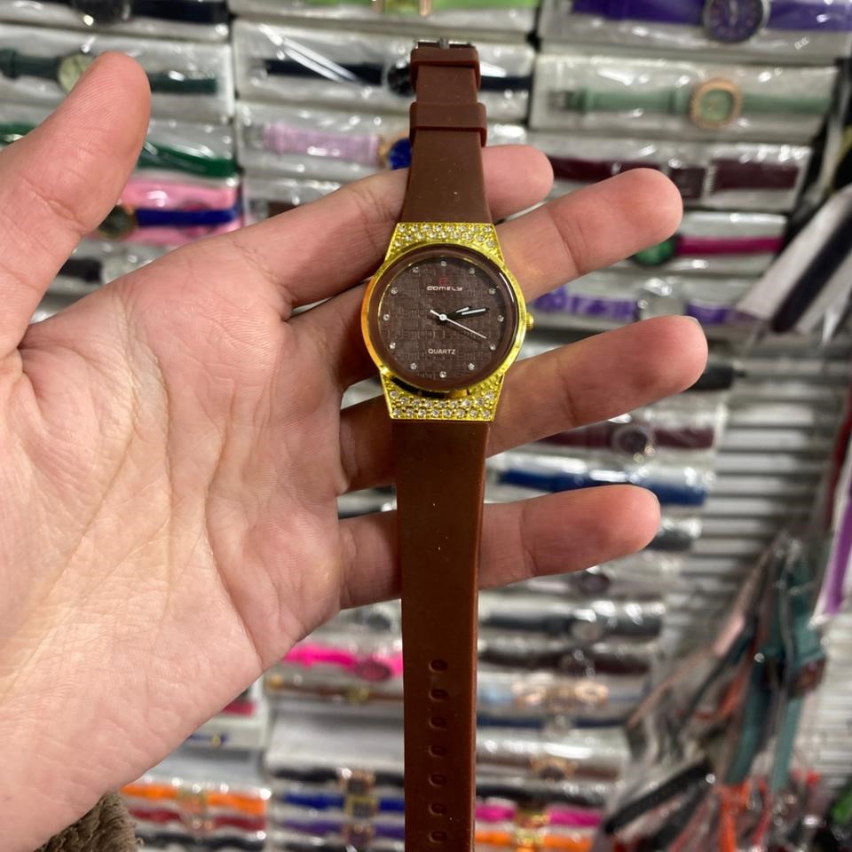 Ladies Stylish Brown Watch – Comfortable Rubber Strap