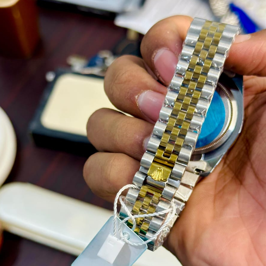 Luxury Gold Silver Wrist Watch – Elegant Daily Timepiece